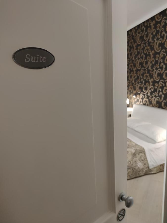 Sami Luxury Rooms 3 8 0 7 9 4 9 2 5 3 Syracuse Buitenkant foto